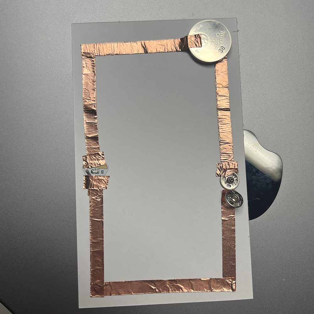 How the test with metal button looks like when not connected.